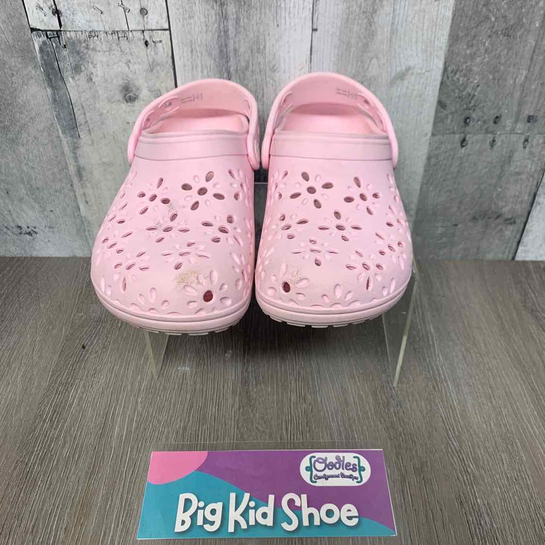 Size 2 Light Pink Crocs Water Shoes
