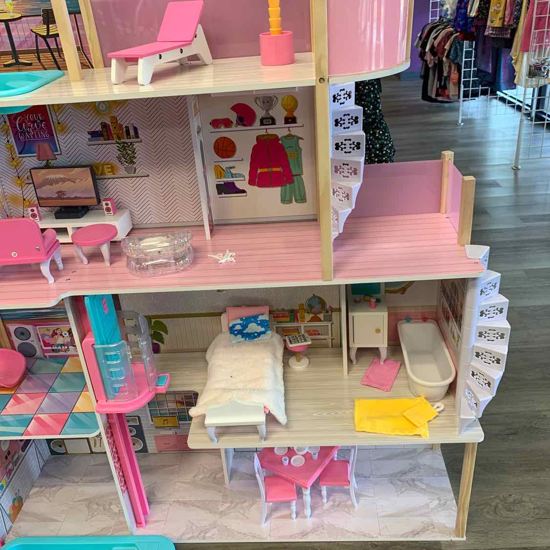Generic Pink/White Dollhouse