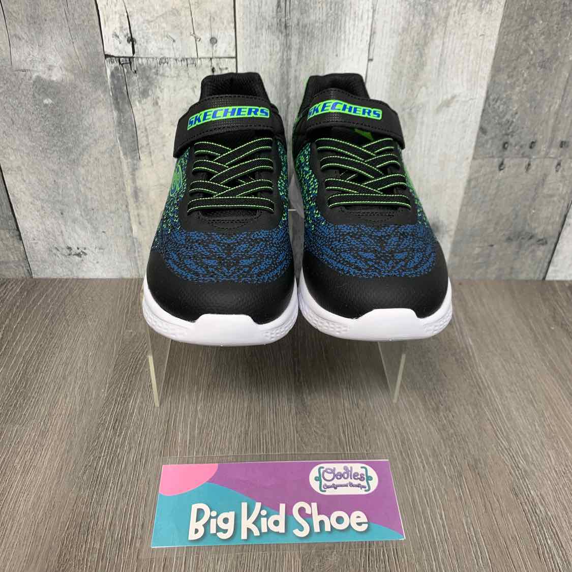 Size 2 Black/Green Skechers Sneakers