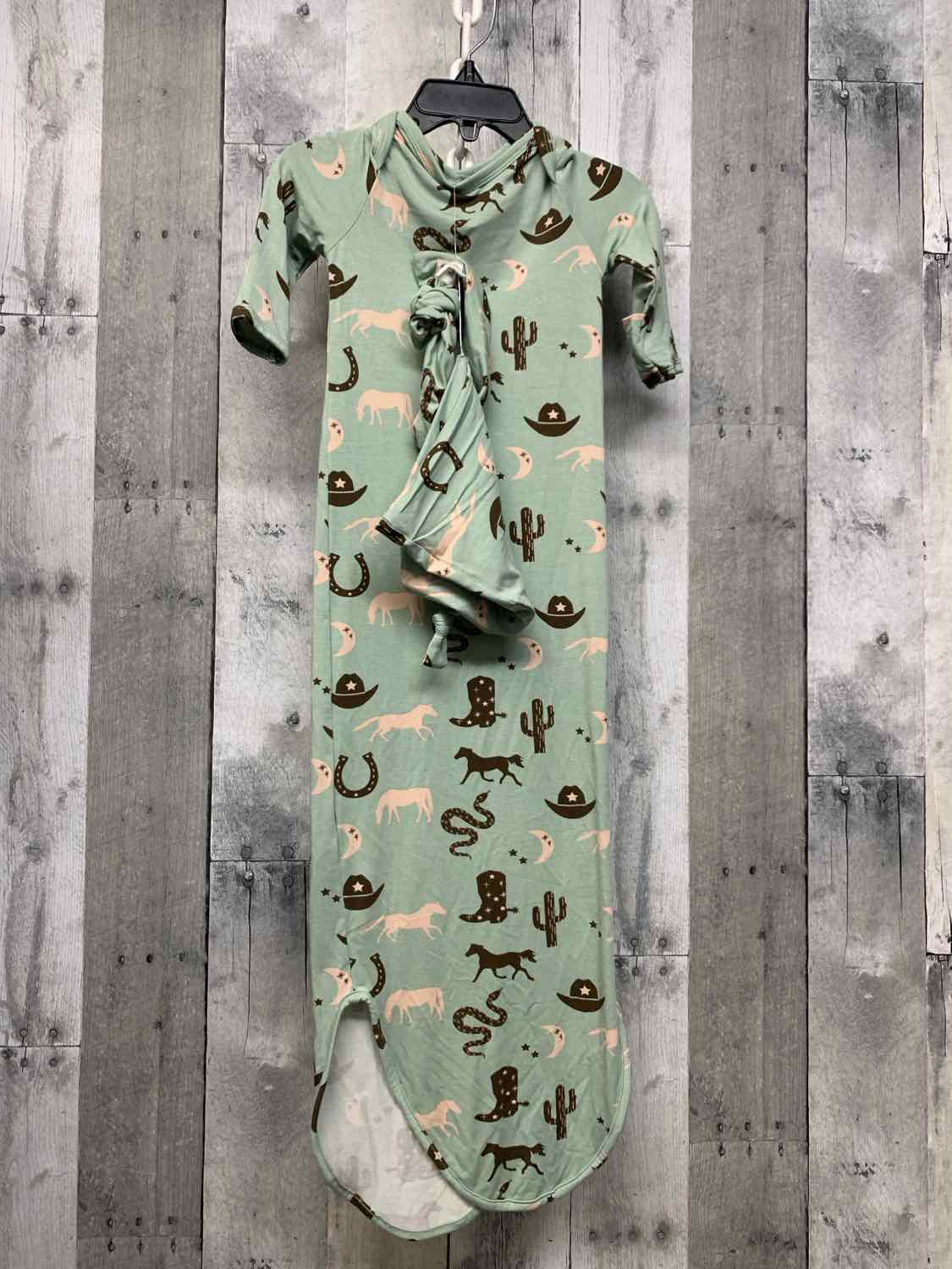 Size 0-3 Months Green Print Bamboo Layette