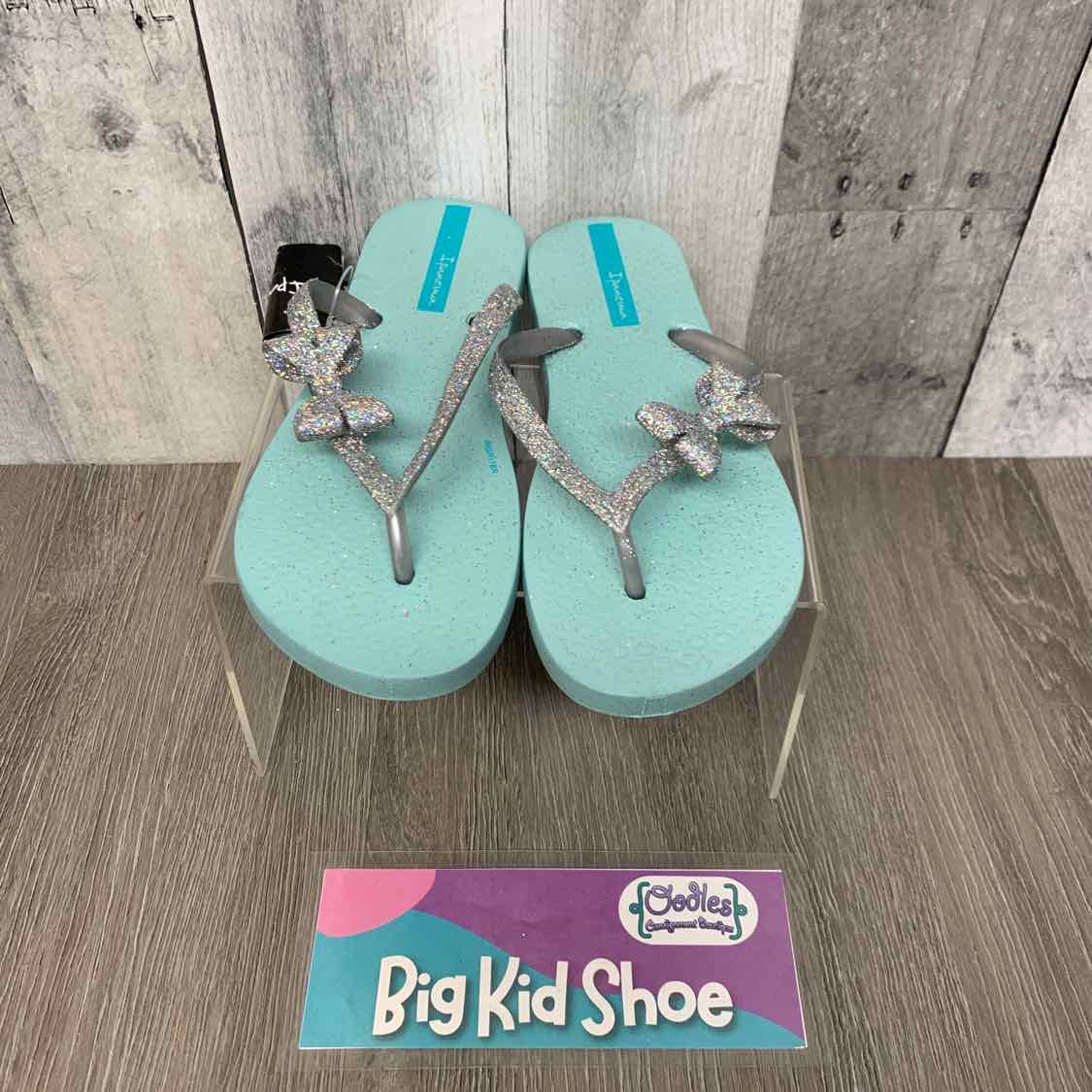 Size 2/3 Teal B Brand Flip Flops