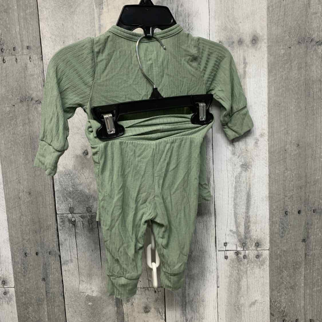 Size 3 Months Green Carter's Shirt/Pants