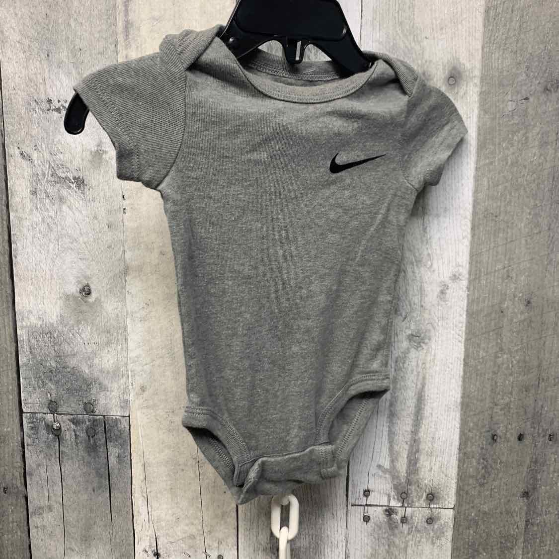 Size 6 Months Gray/Black Sport Brand Bodysuit