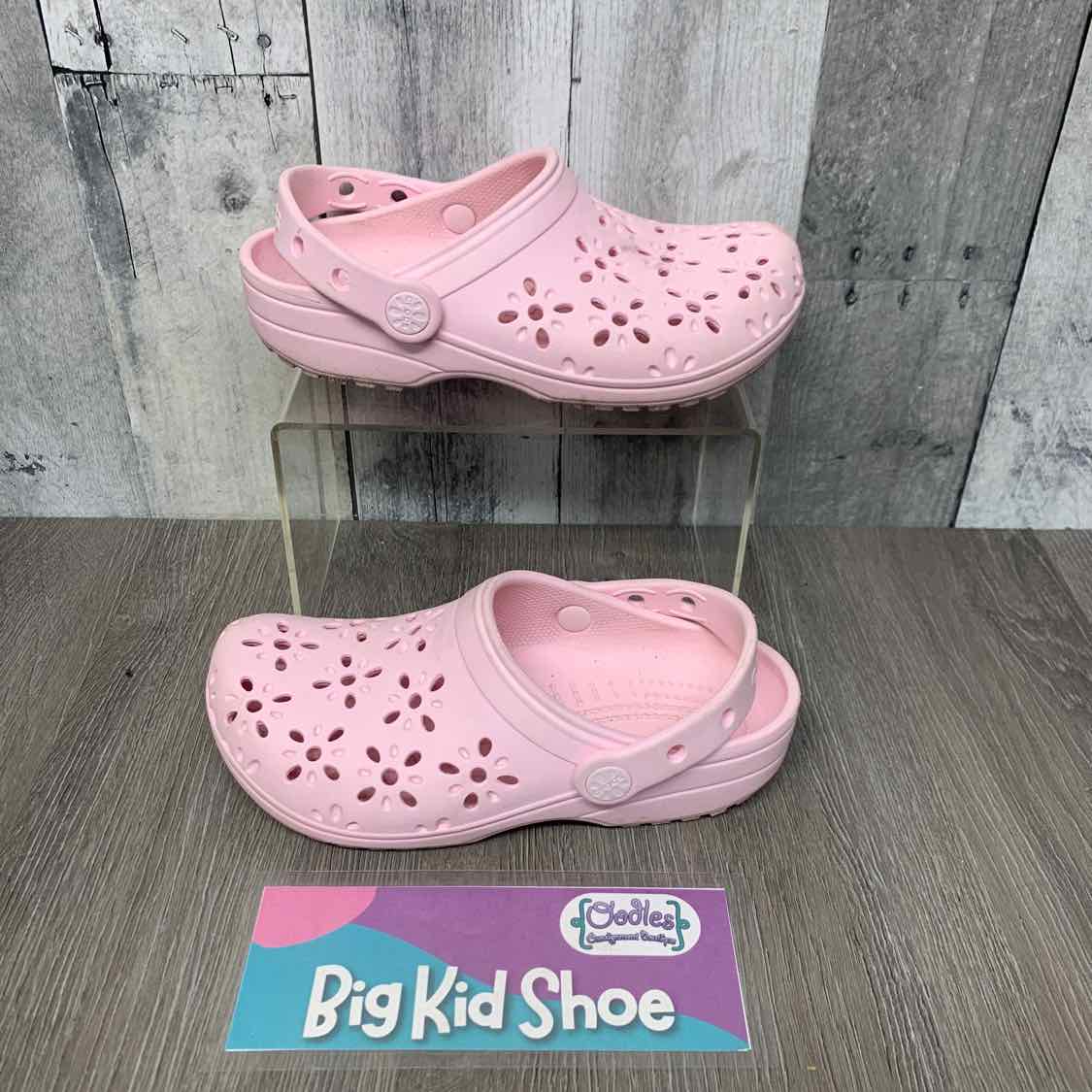 Size 2 Light Pink Crocs Water Shoes