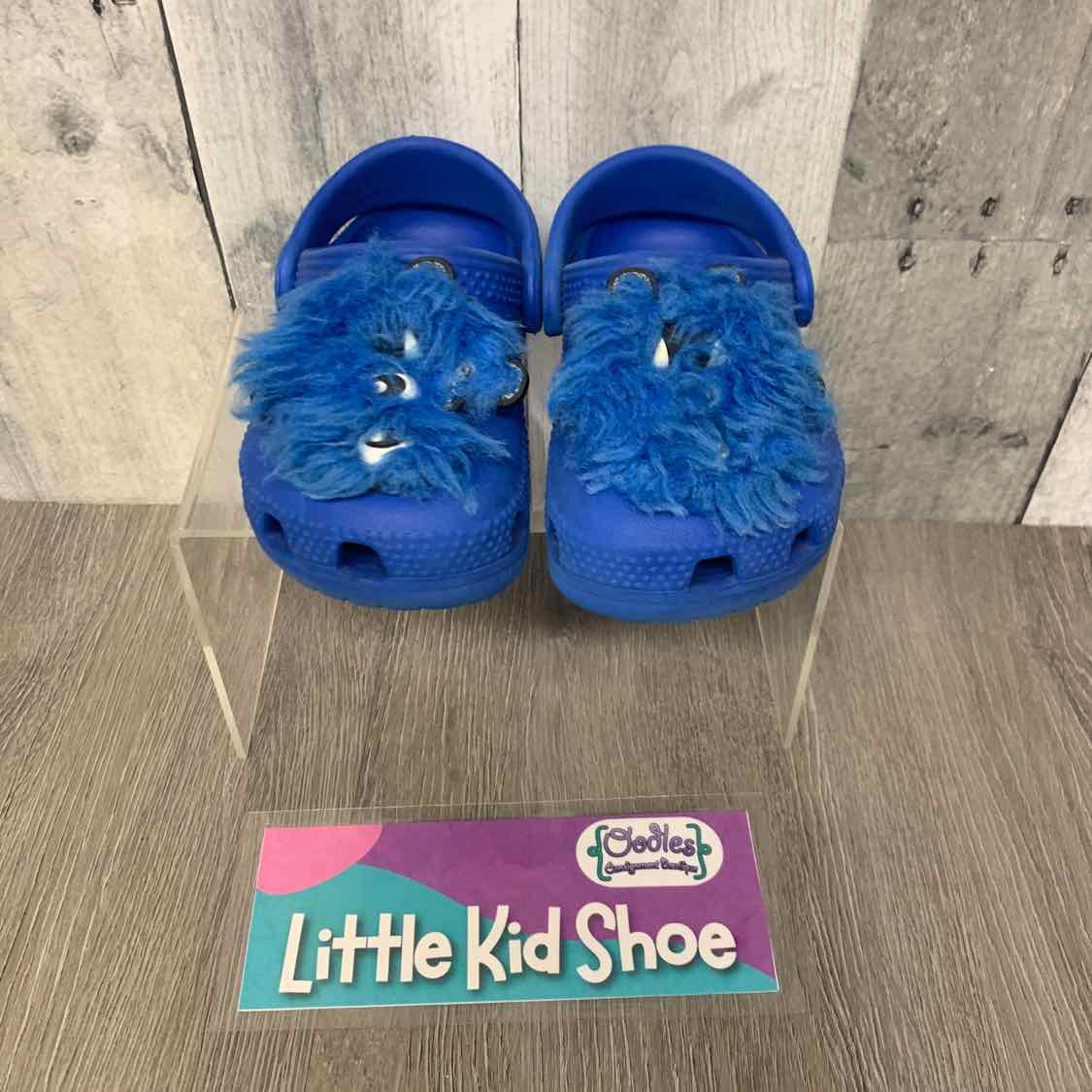 Size 7 Blue Crocs Water Shoes - OodlesCB