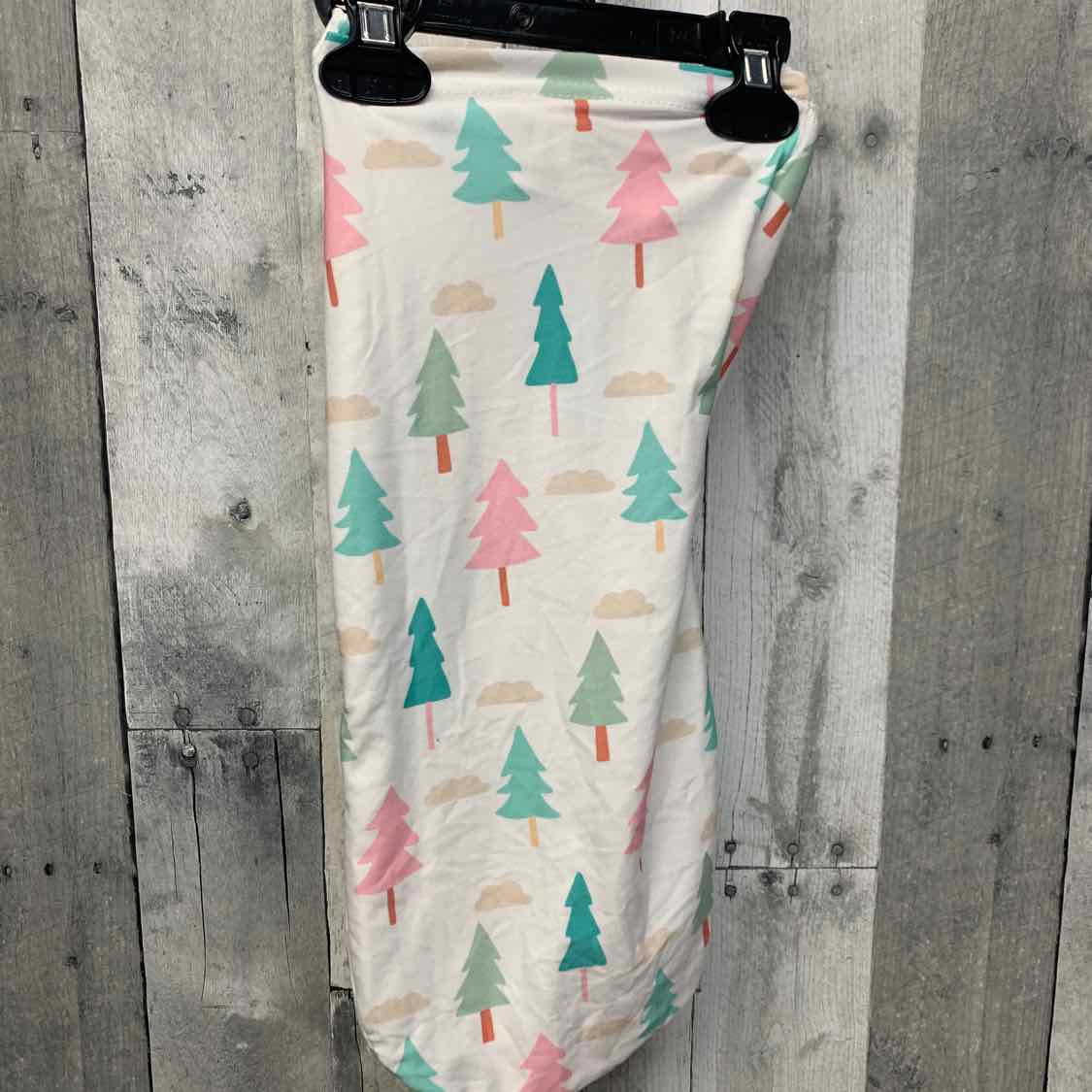 Itzy Ritzy White Print Photo Prop