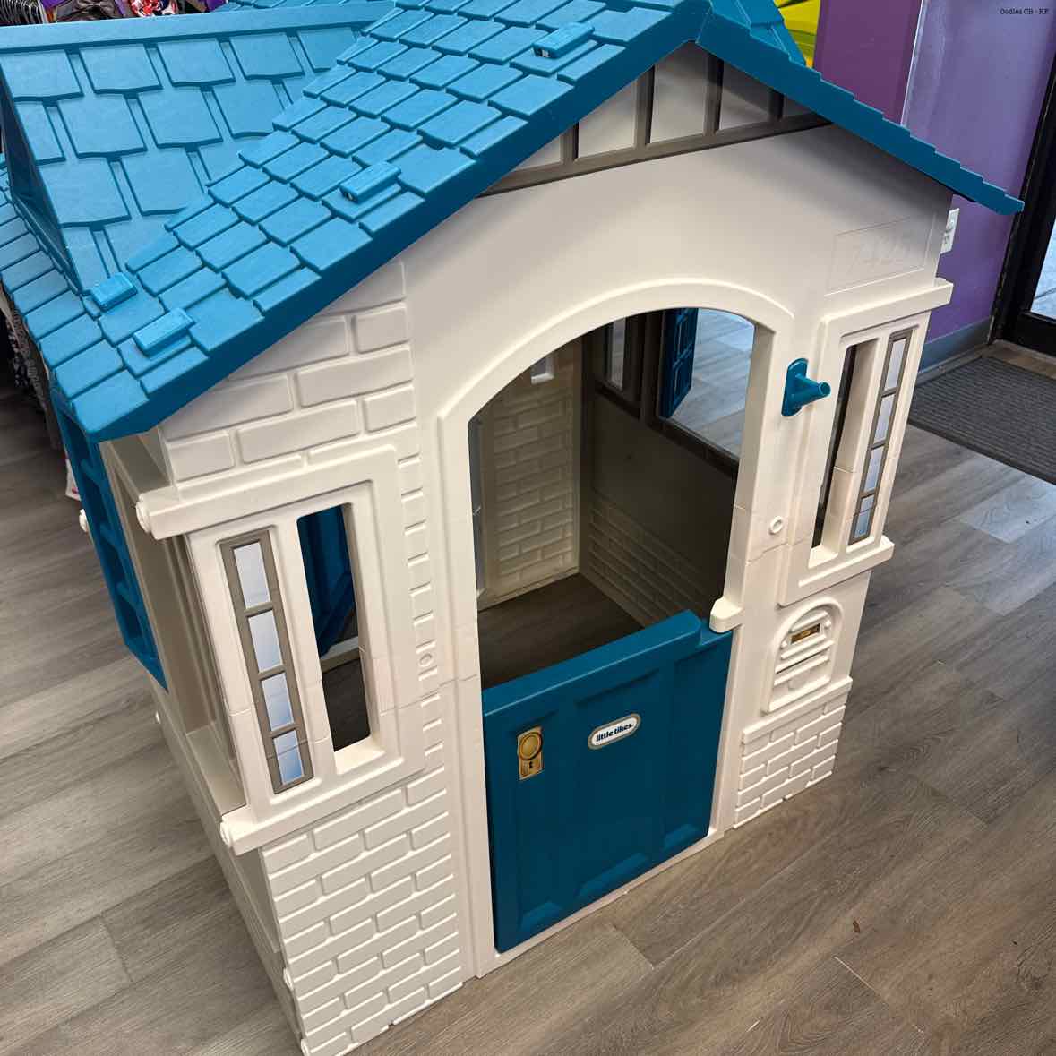 Little Tikes White/Green Playhouse