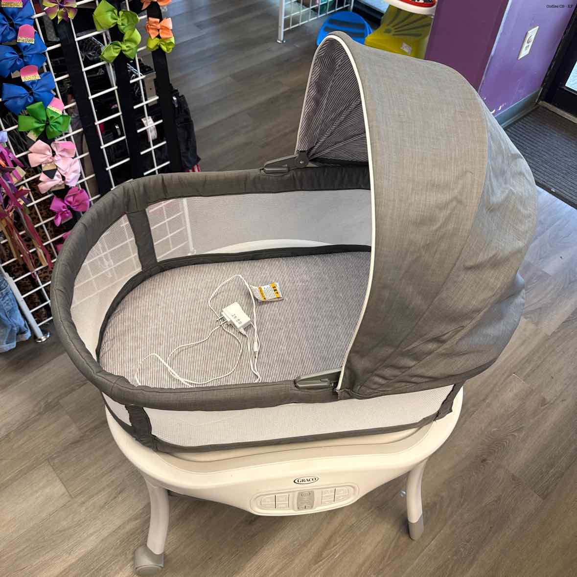 Graco Gray/Ivory Bassinet