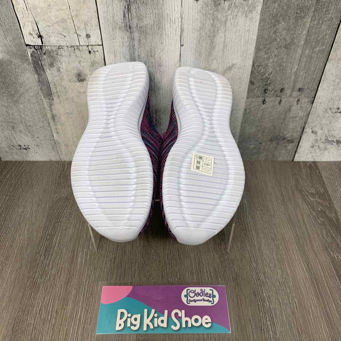 Size 3 Pink/Black Skechers Sneakers