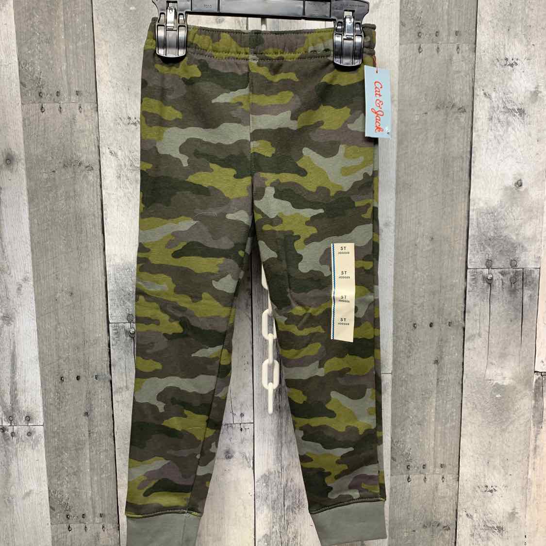Size 5T Green Camo Cat & Jack Athletic Pants
