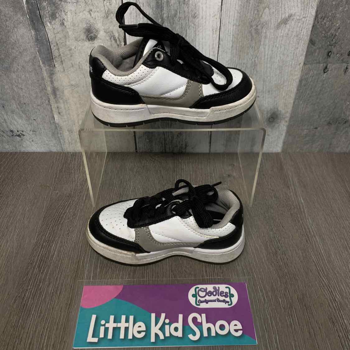 Size 7 Black/White Levi Sneakers