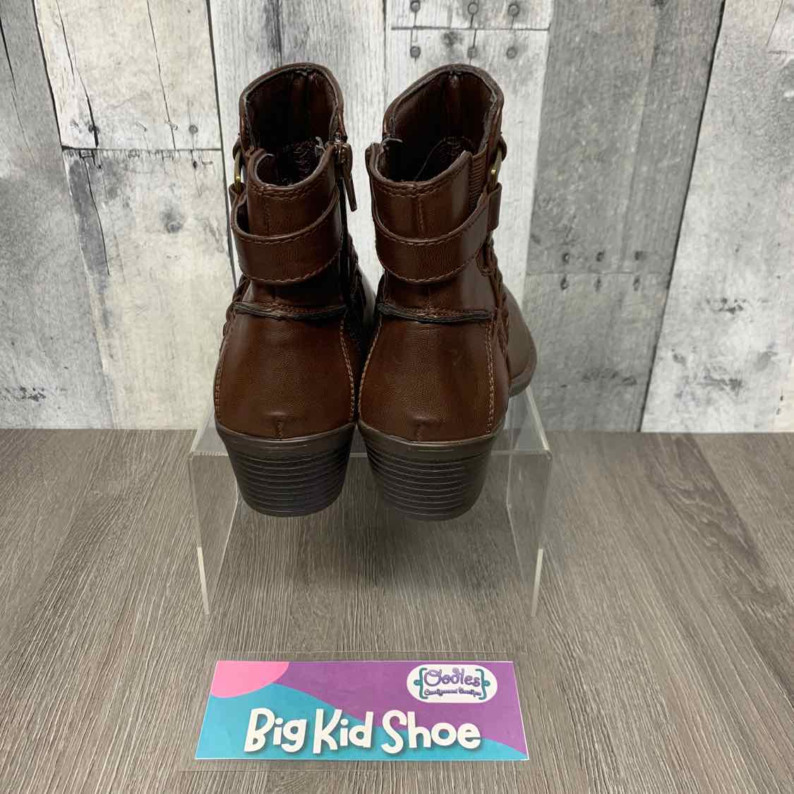 Size 6.5 Brown B Brand Boots