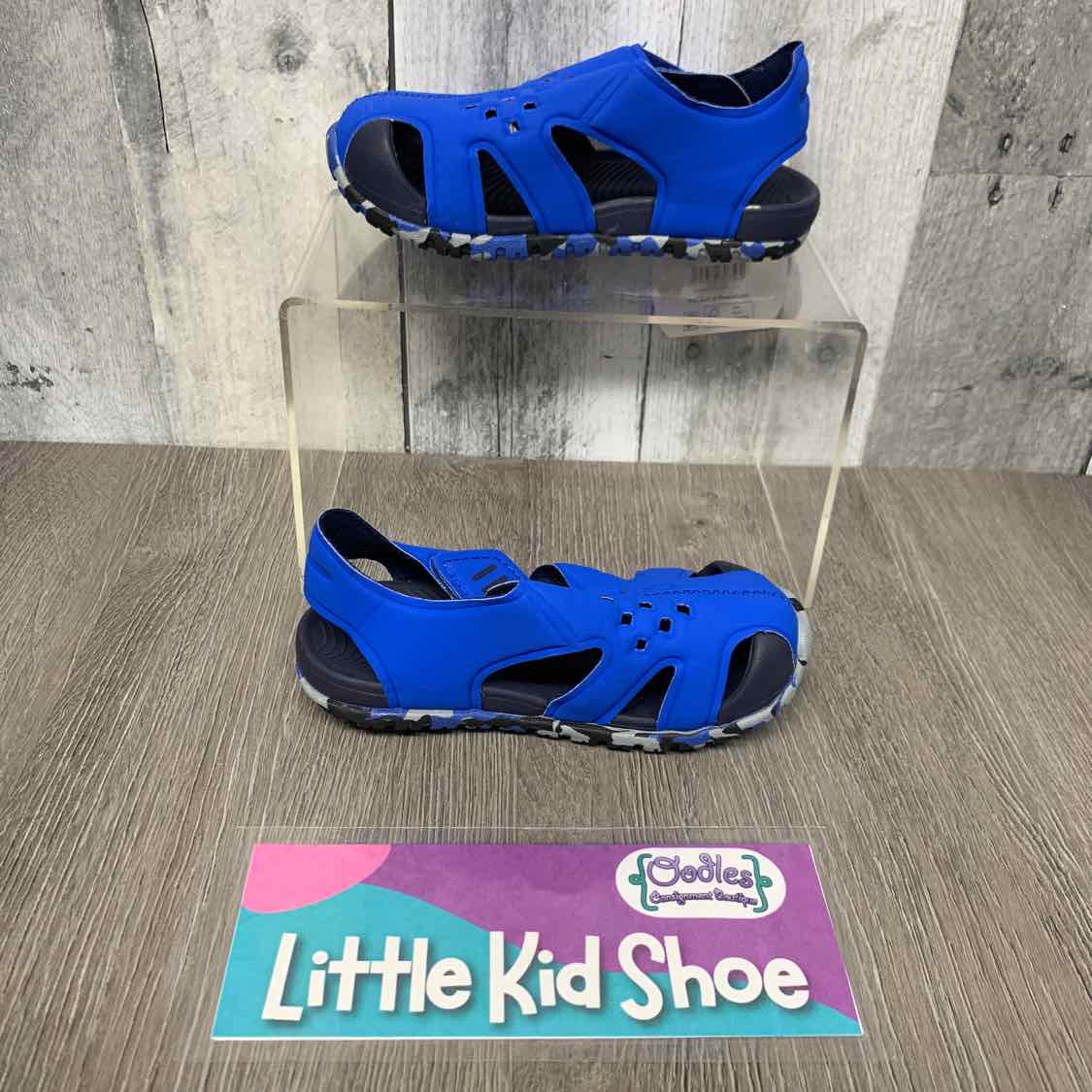 Size 7/8 Blue Camo Wonder Nation Water Shoes