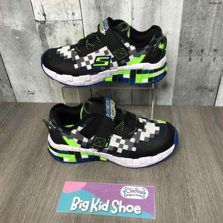 Size 4.5 Black/Green Skechers Sneakers