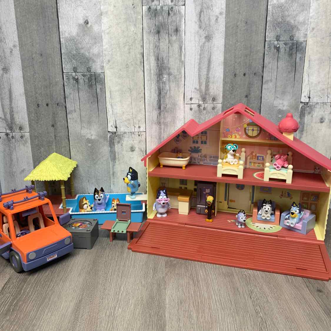 Disney Blue/Brown Misc Playset