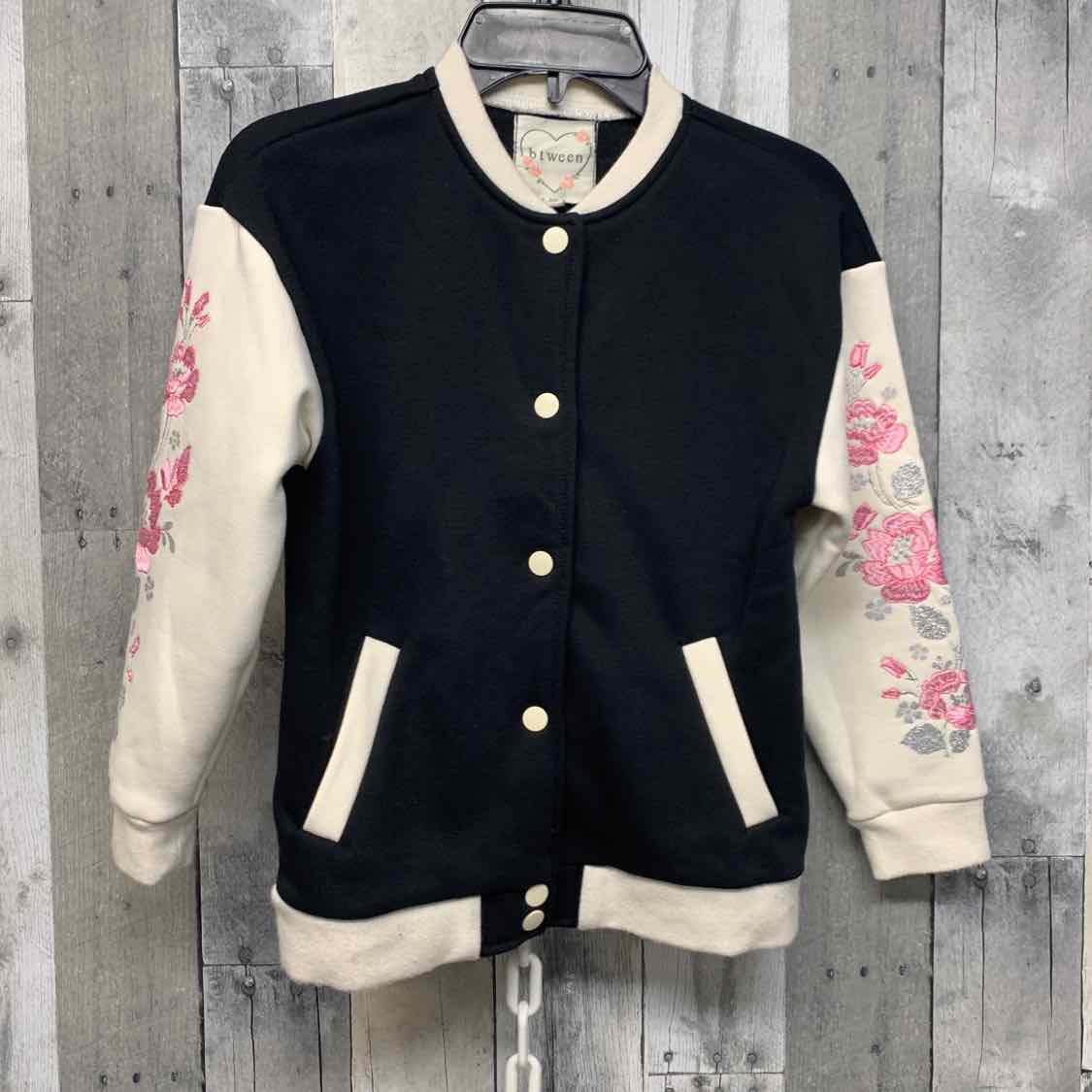 Size 7/8 Black/White Btween Light Jacket