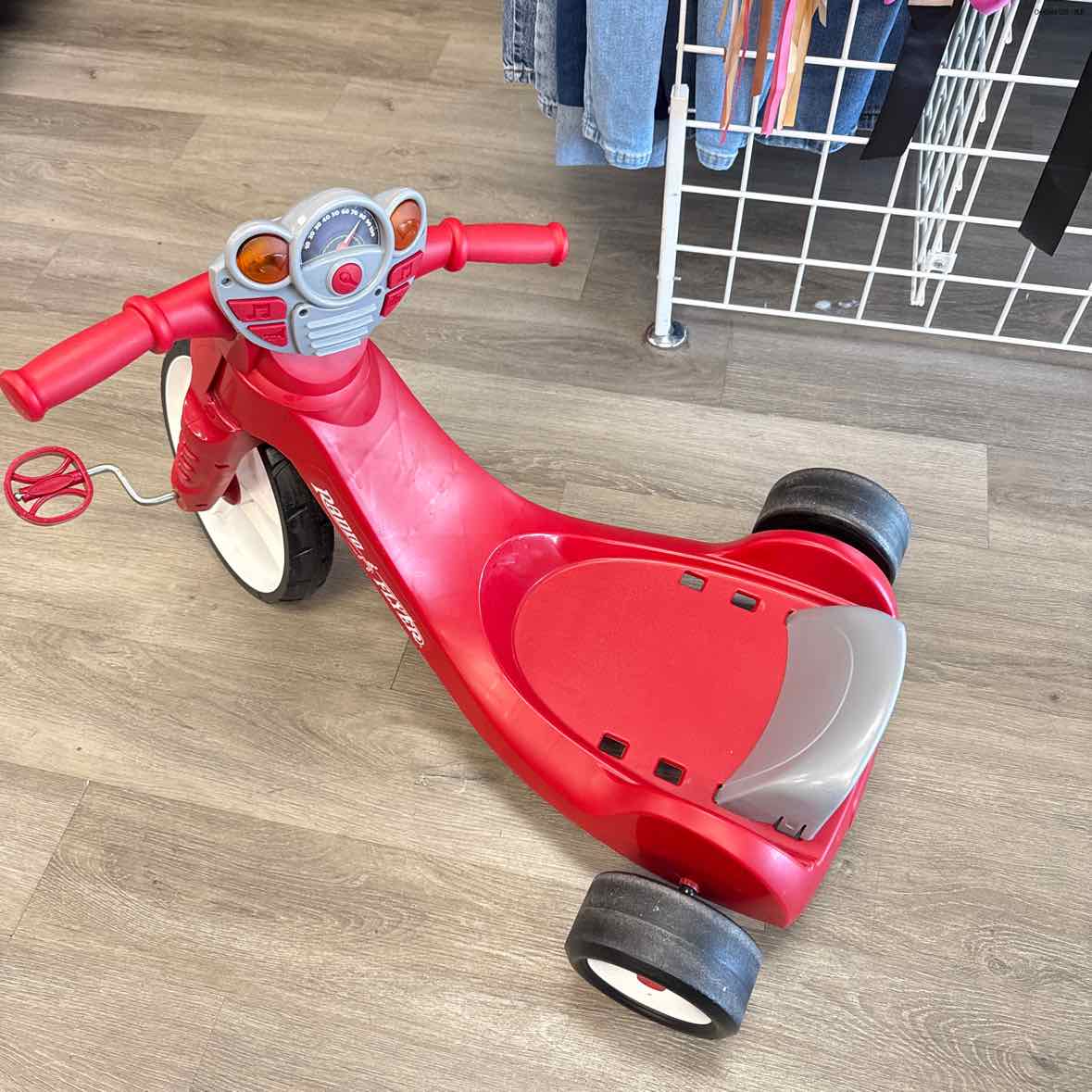 Radio Flyer Red Pedal Car/Ride On