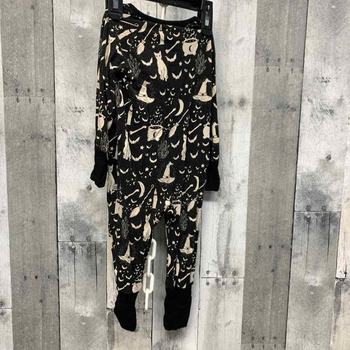 Size 6-12 Months Black Print B Brand Footy PJs