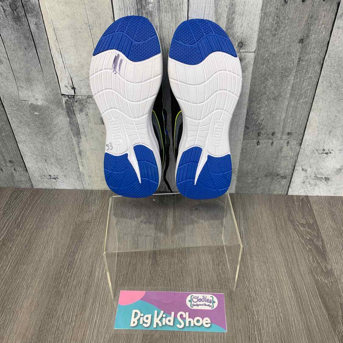 Size 4 Gray/Blue Puma Sneakers