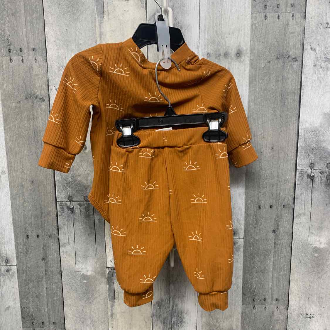 Size 0-3 Months Brown Graphic Mid Brand Shirt/Pants