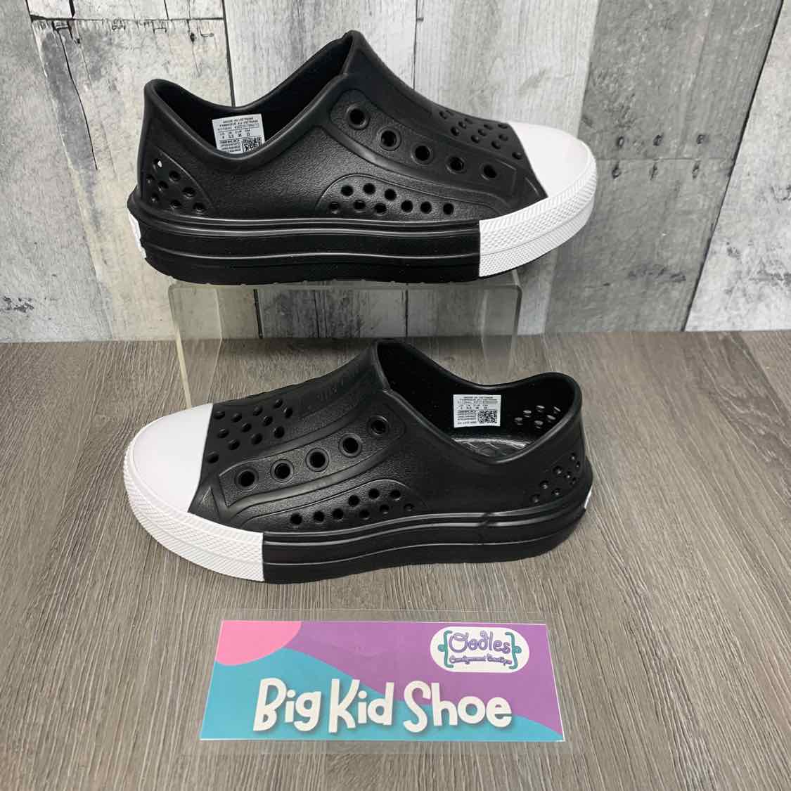 Size 4 Black/White Converse Water Shoes