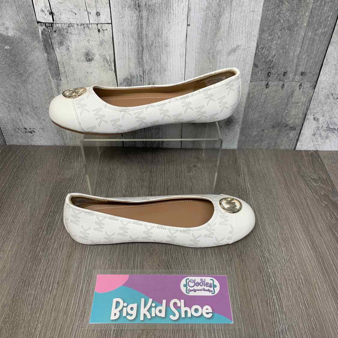 Size 5 White Print Michael Kors Dress Shoes