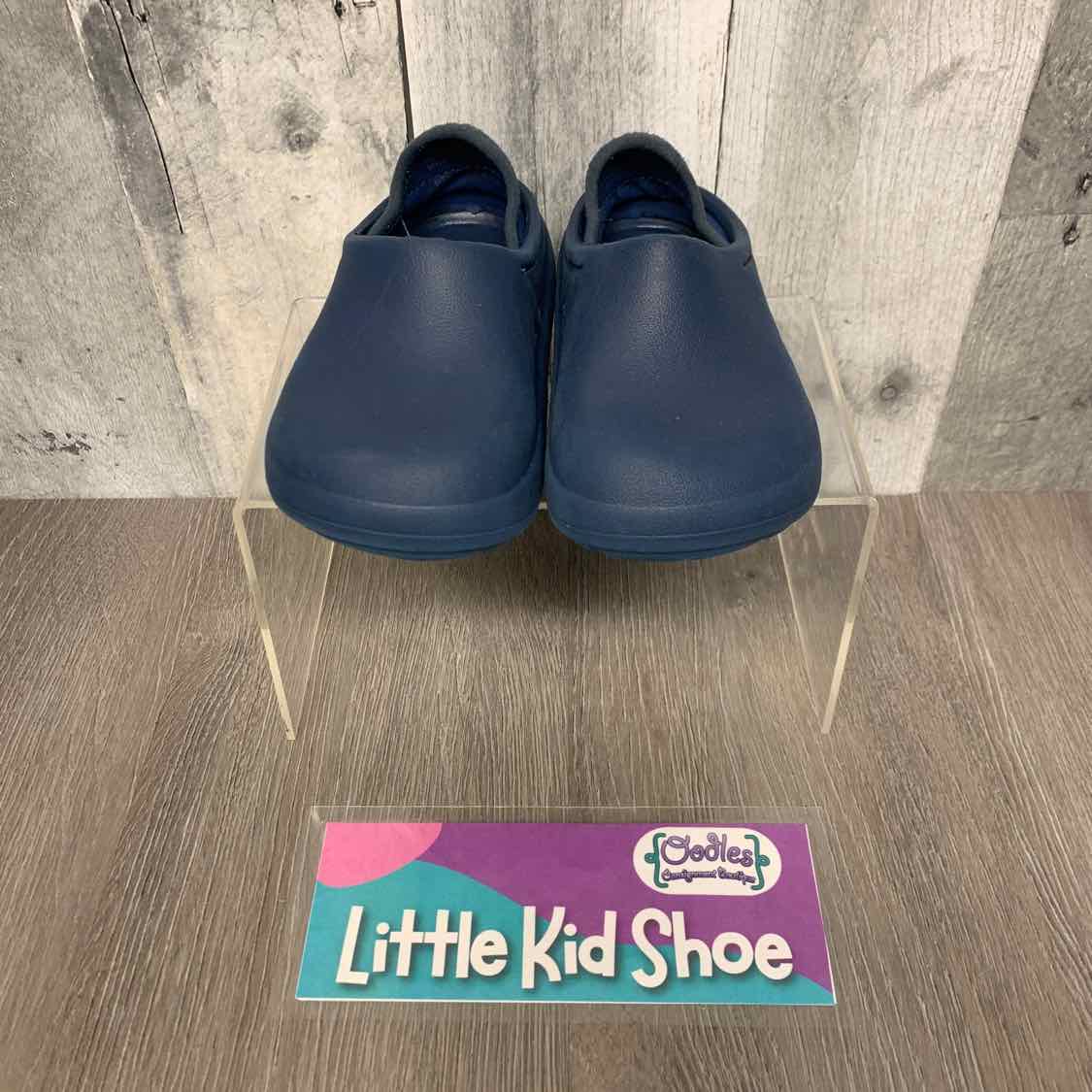 Size 7 Navy Cat & Jack Water Shoes