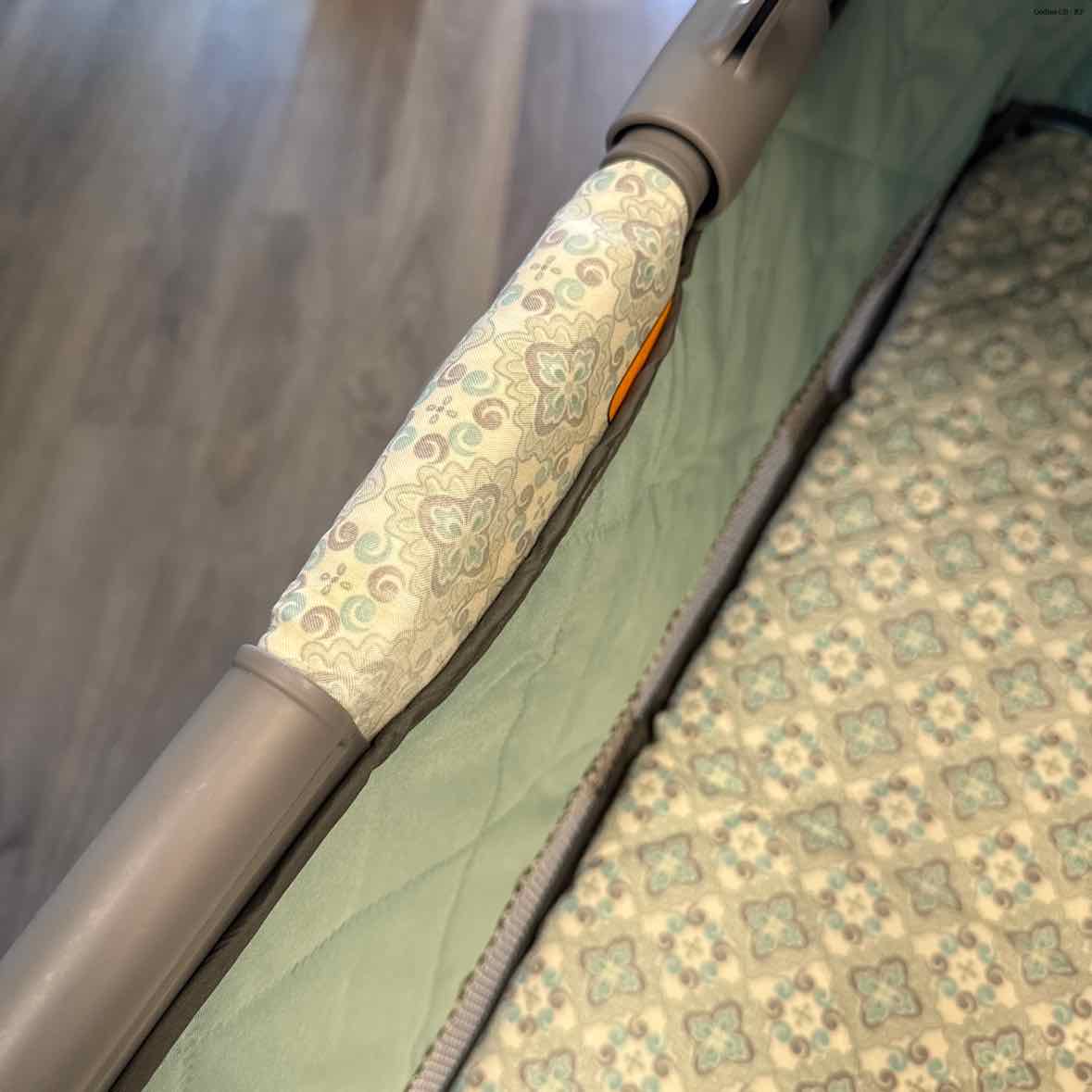 Graco Gray/Mint Pack N Play