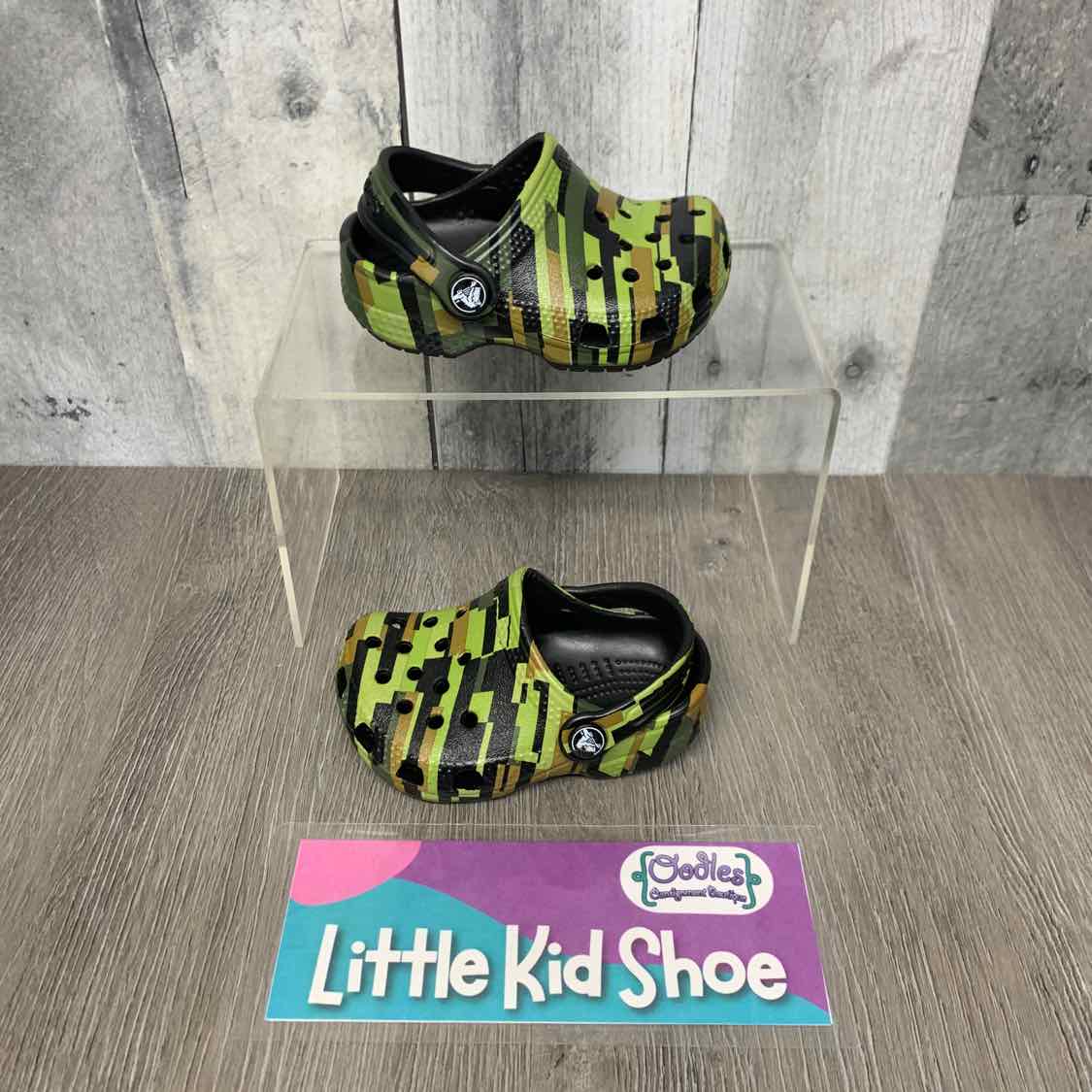 Size 3 Black/Green Crocs Water Shoes