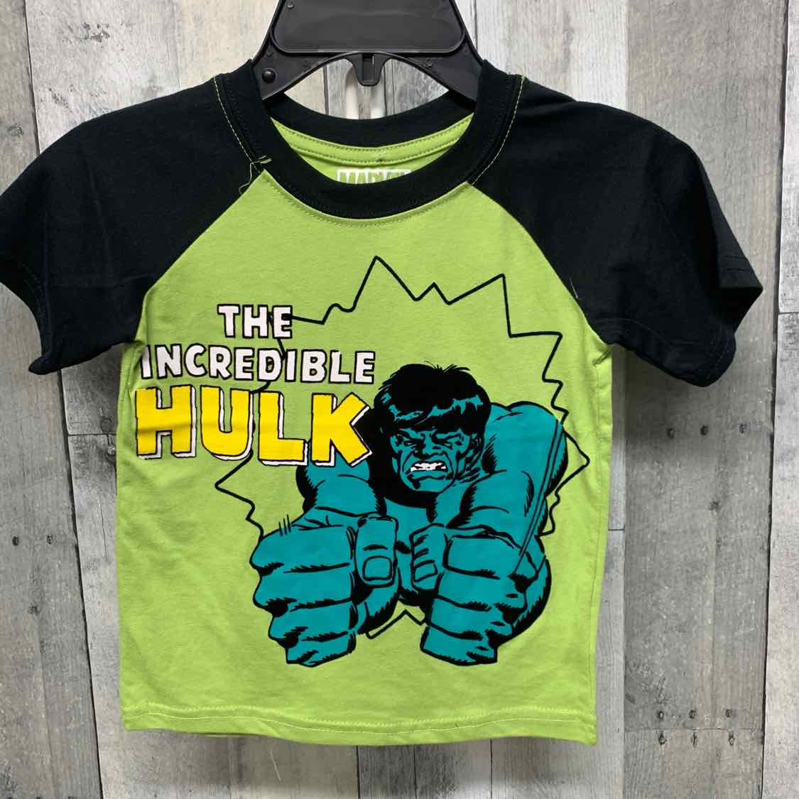 Size 4T Green/Black Marvel T Shirt