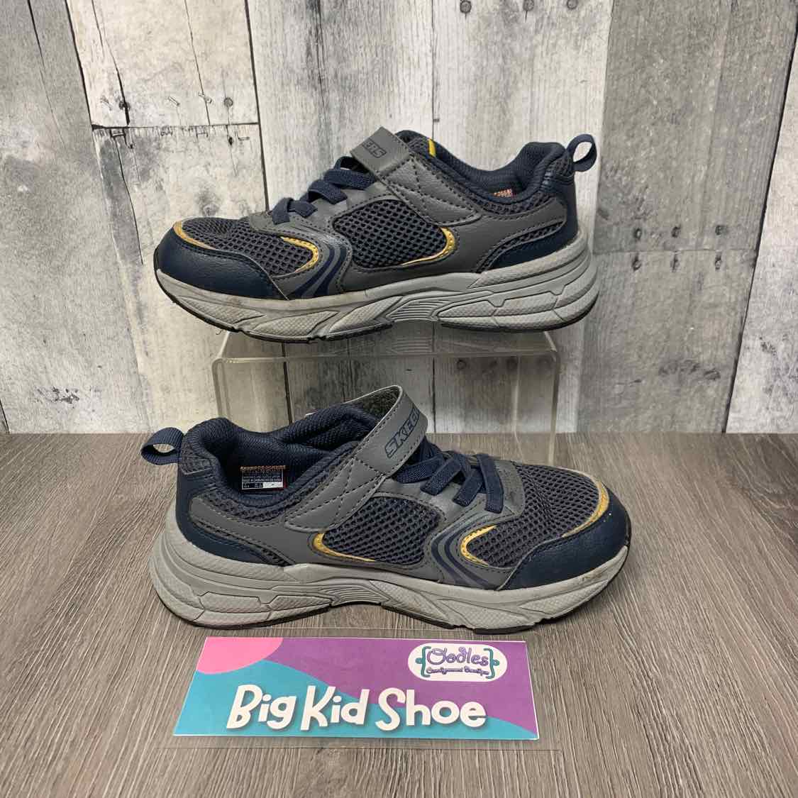 Size 2.5 Gray/Blue Skechers Sneakers