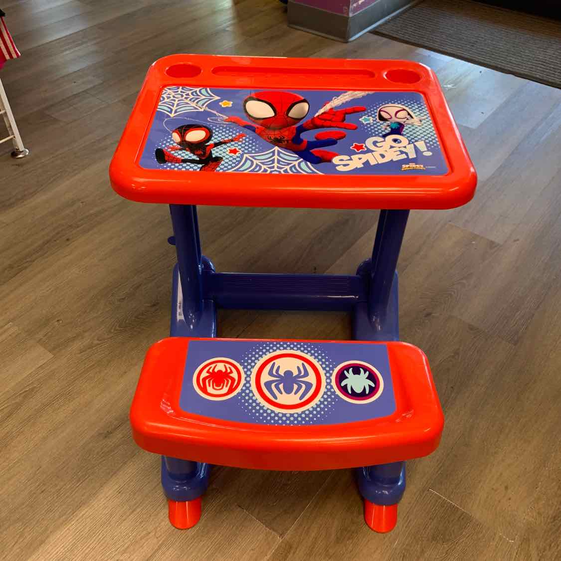 Delta Red/Blue Desk