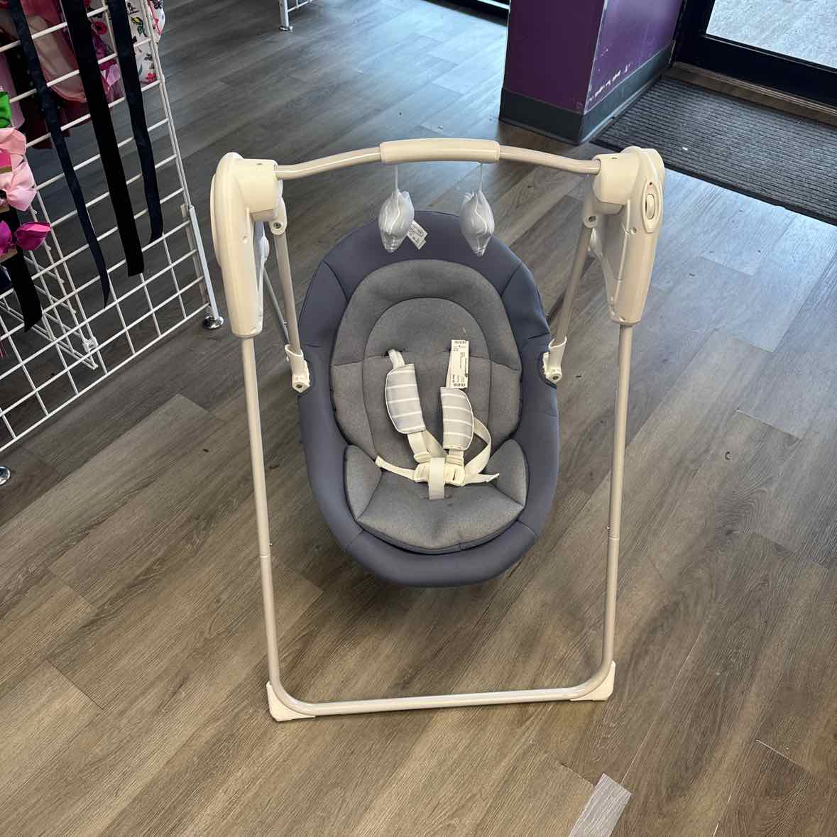 Graco White/Blue Swing