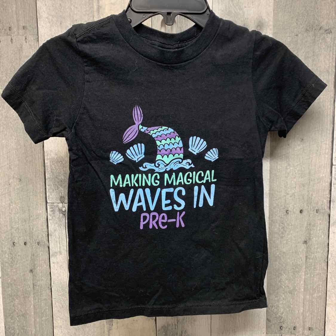 Size 4T Black Graphic Mid Brand T Shirt