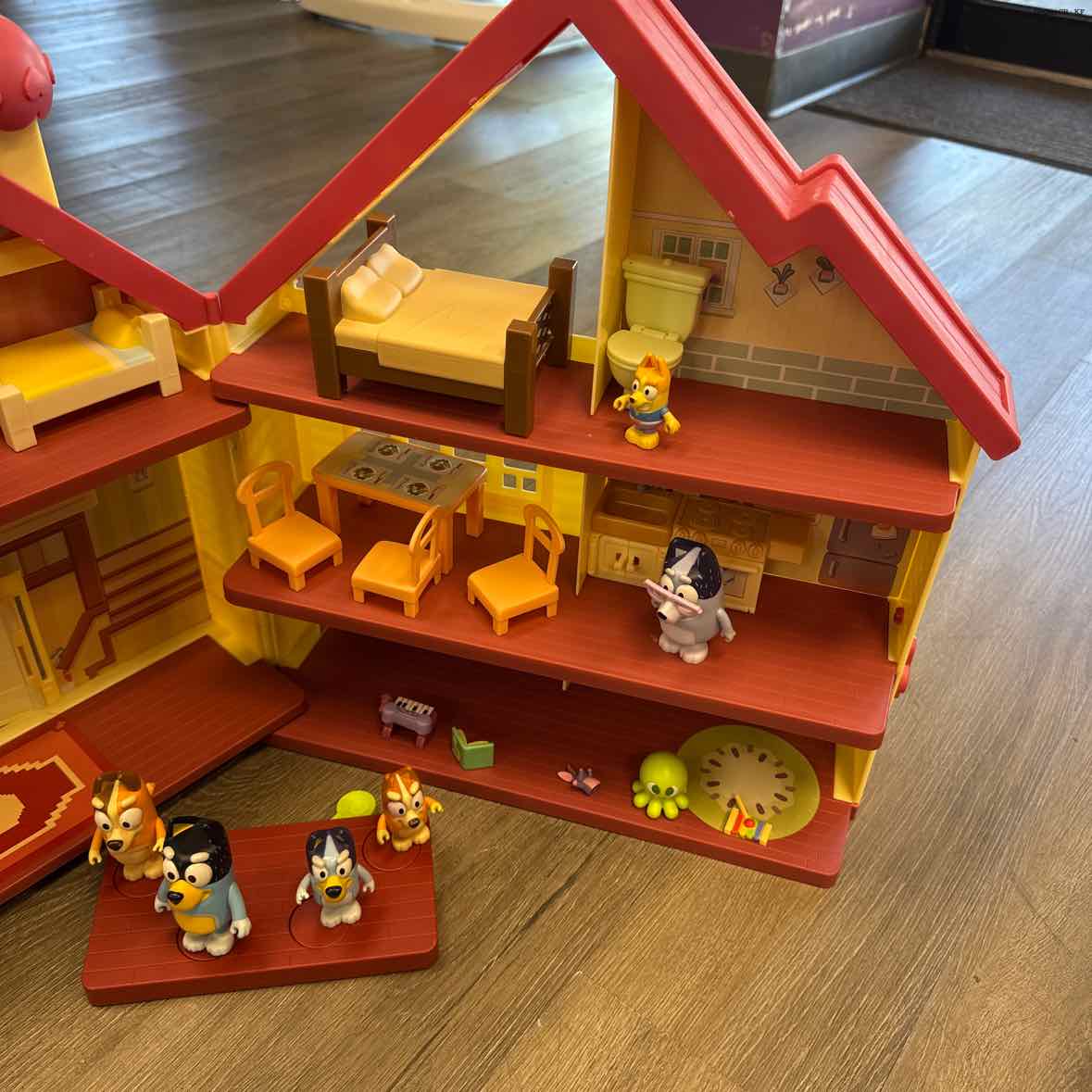 Disney Tan/Red Misc Playset