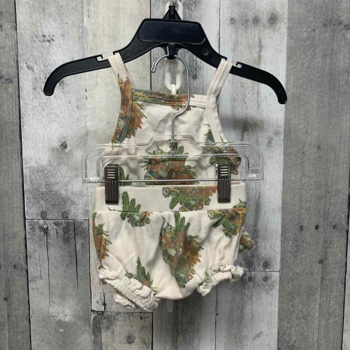 Size 6-12 Months White Print Kate Quinn Shirt/Shorts