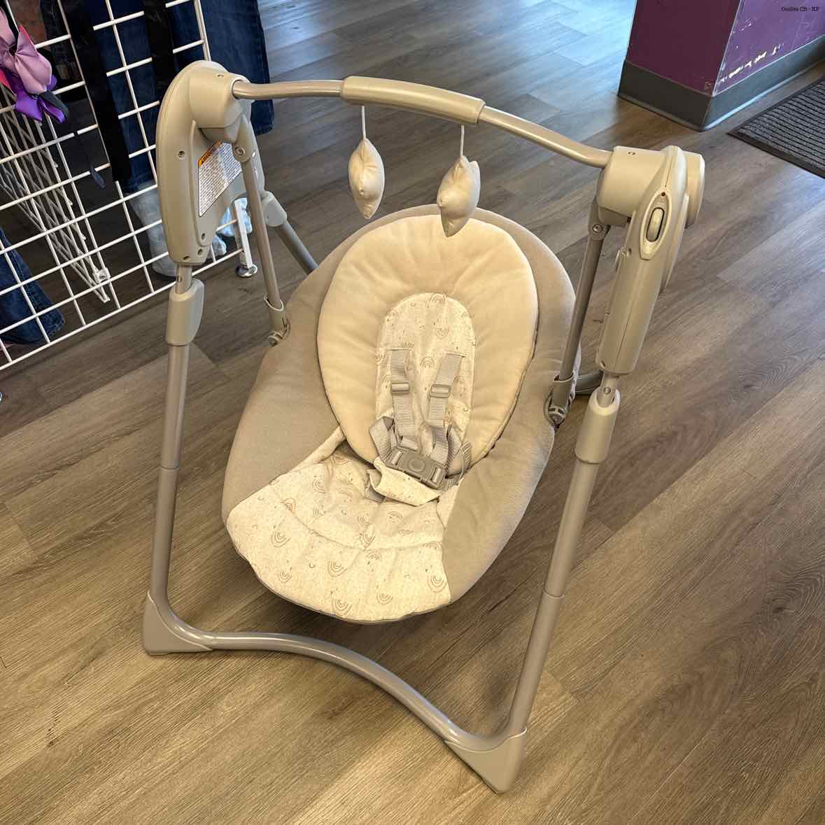 Graco Gray Print Travel Swing