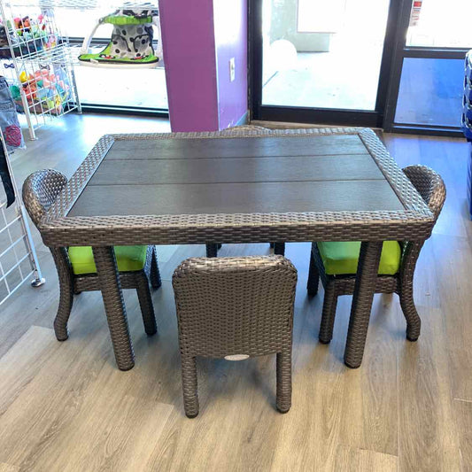 Lakeshore Gray/Green Table & Chairs