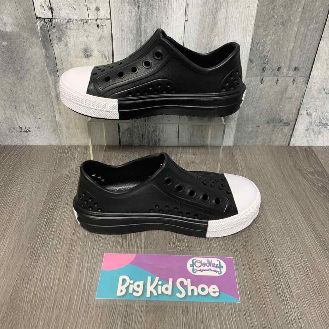 Size 4 Black/White Converse Water Shoes