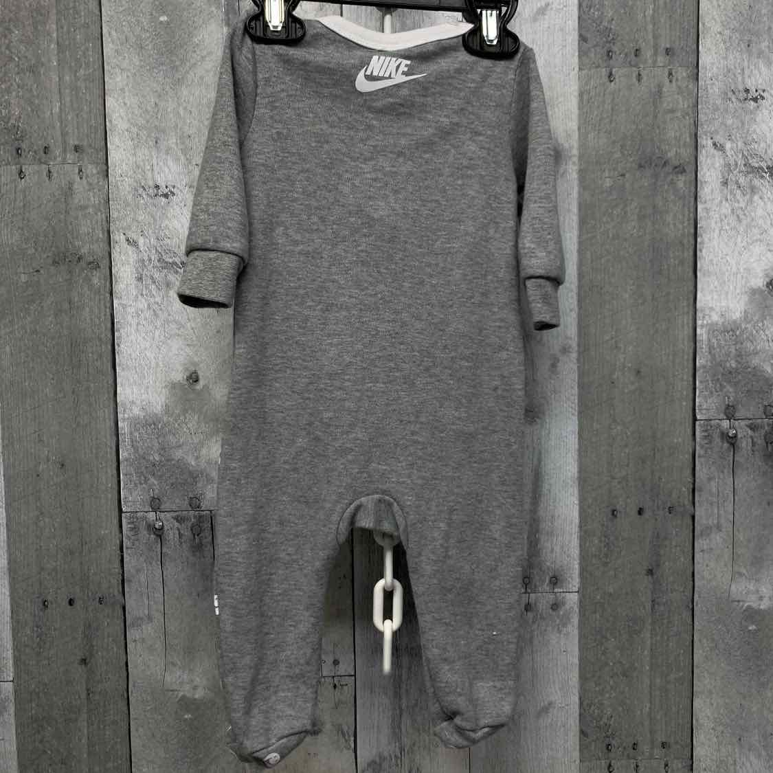 Size 6 Months Gray/White Sport Brand Footy PJs - OodlesCB