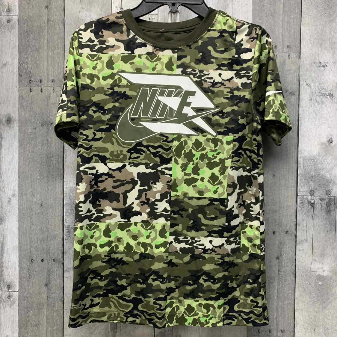 Size Medium Green Camo Sport Brand T Shirt