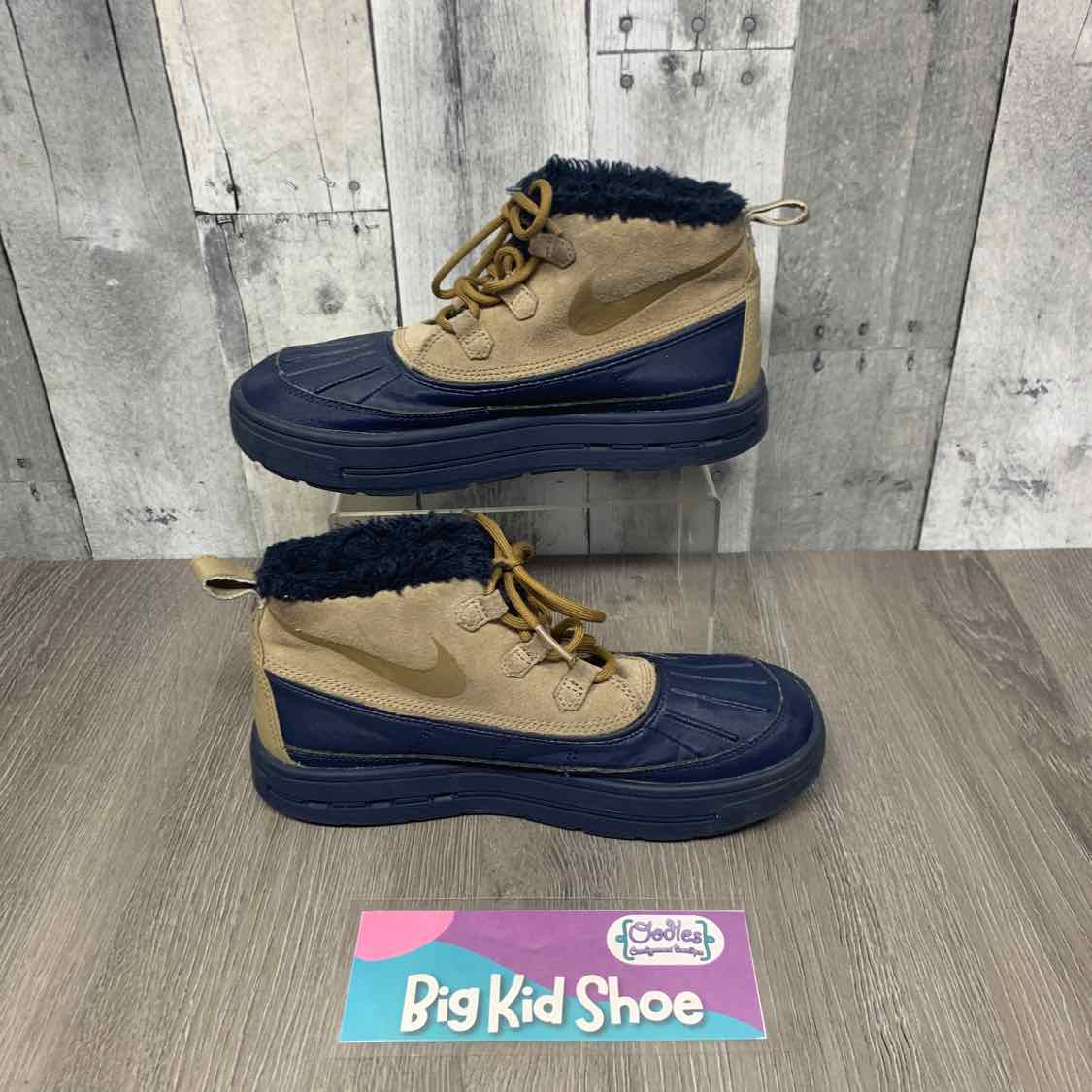 Size 5.5 Navy Sport Brand Snow Boots