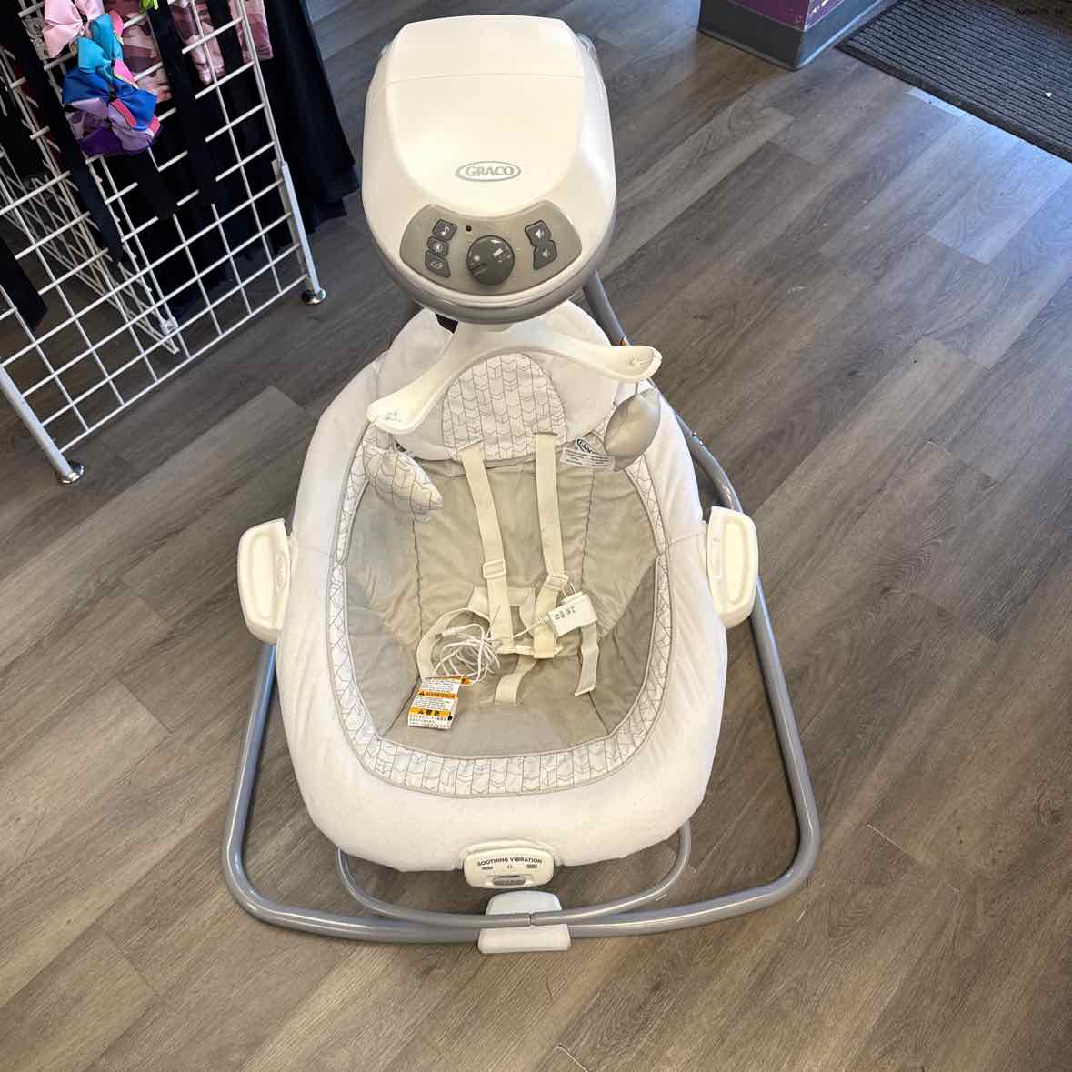 Graco White/Gray Swing w/ Pwr Plug