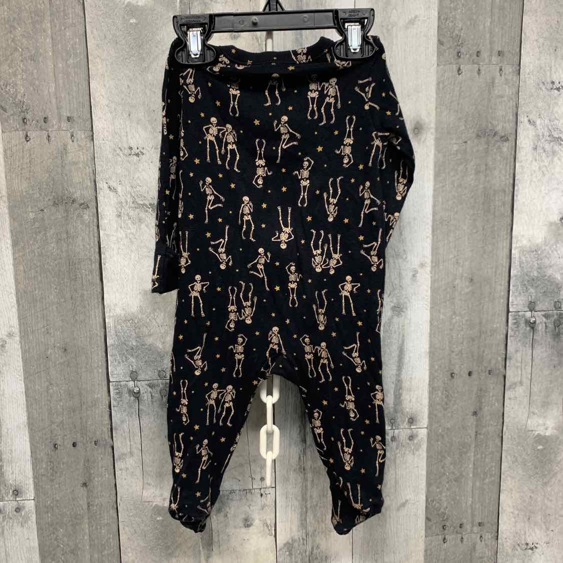 Size 6-9 Months Black Old Navy Footy PJs