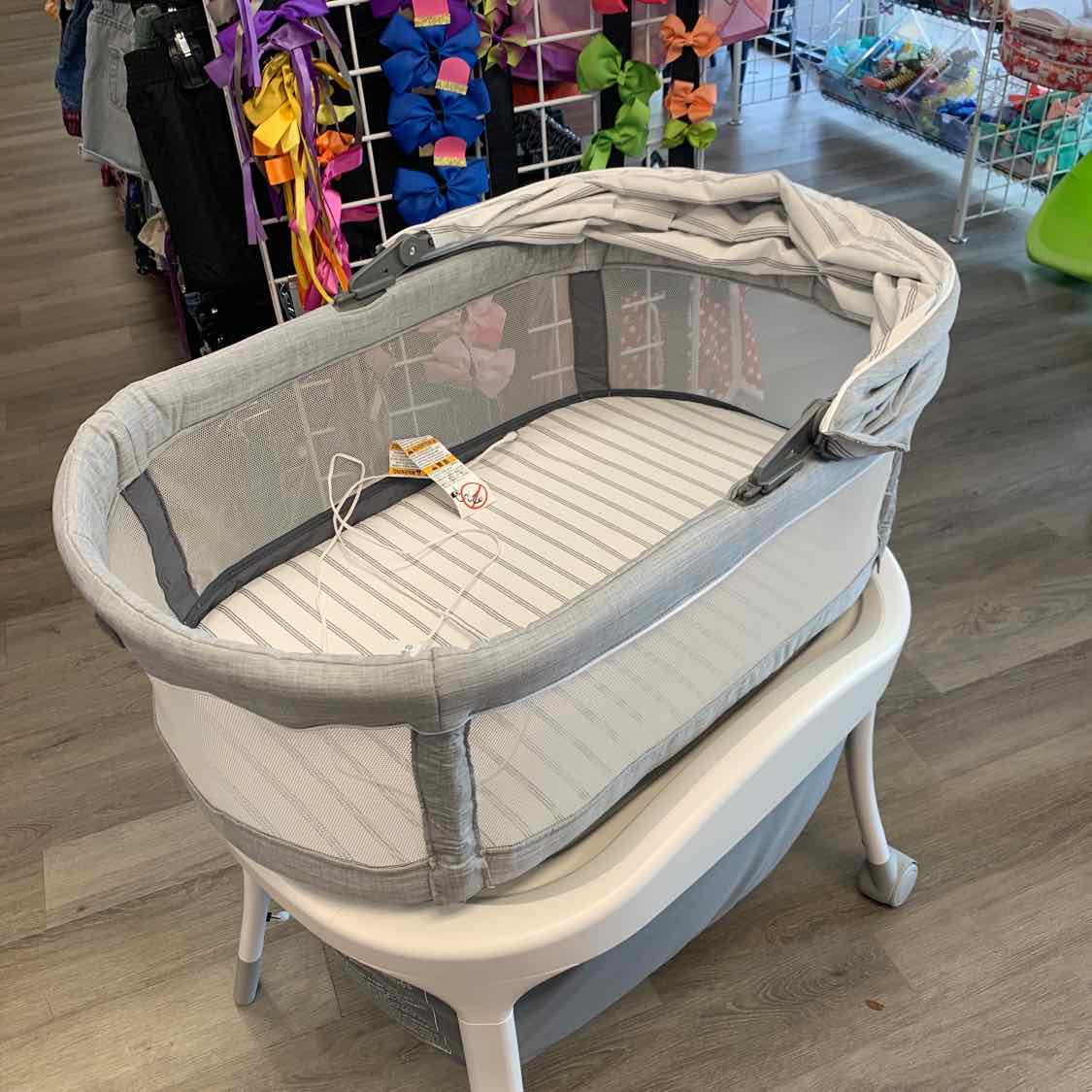 Graco Gray/White Bassinet