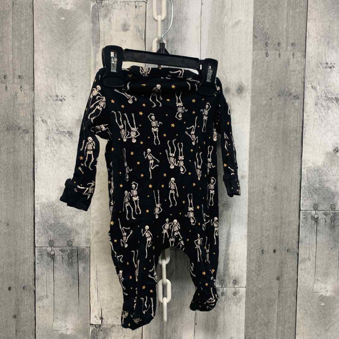 Size Newborn Black Graphic Old Navy Footy PJs