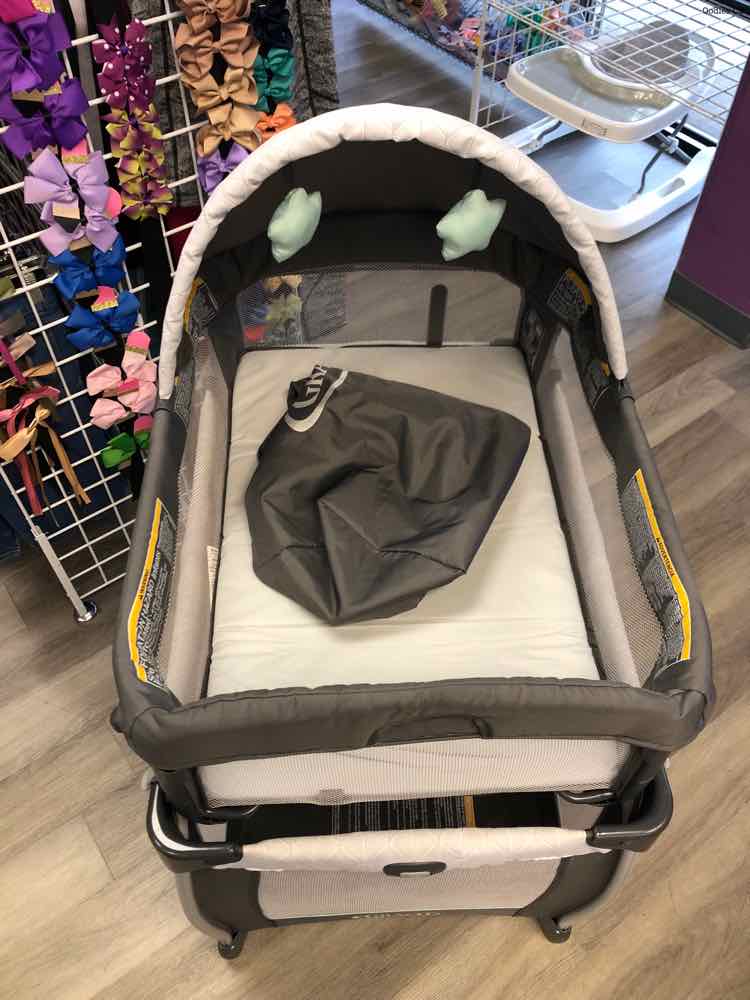Graco Gray/White Pack N Play
