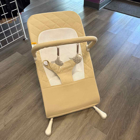 Baby Delight Tan/White Bouncer
