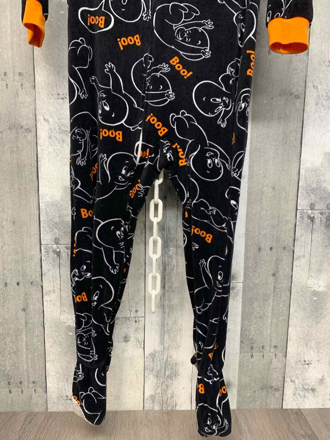 Size 5T Black Print Mid Brand Footy PJs