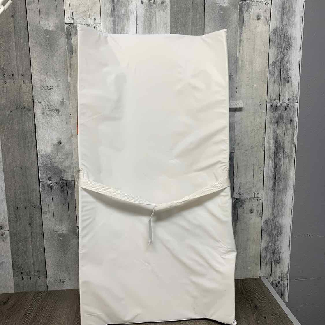 Munchkin White Changing Pad - Contoured